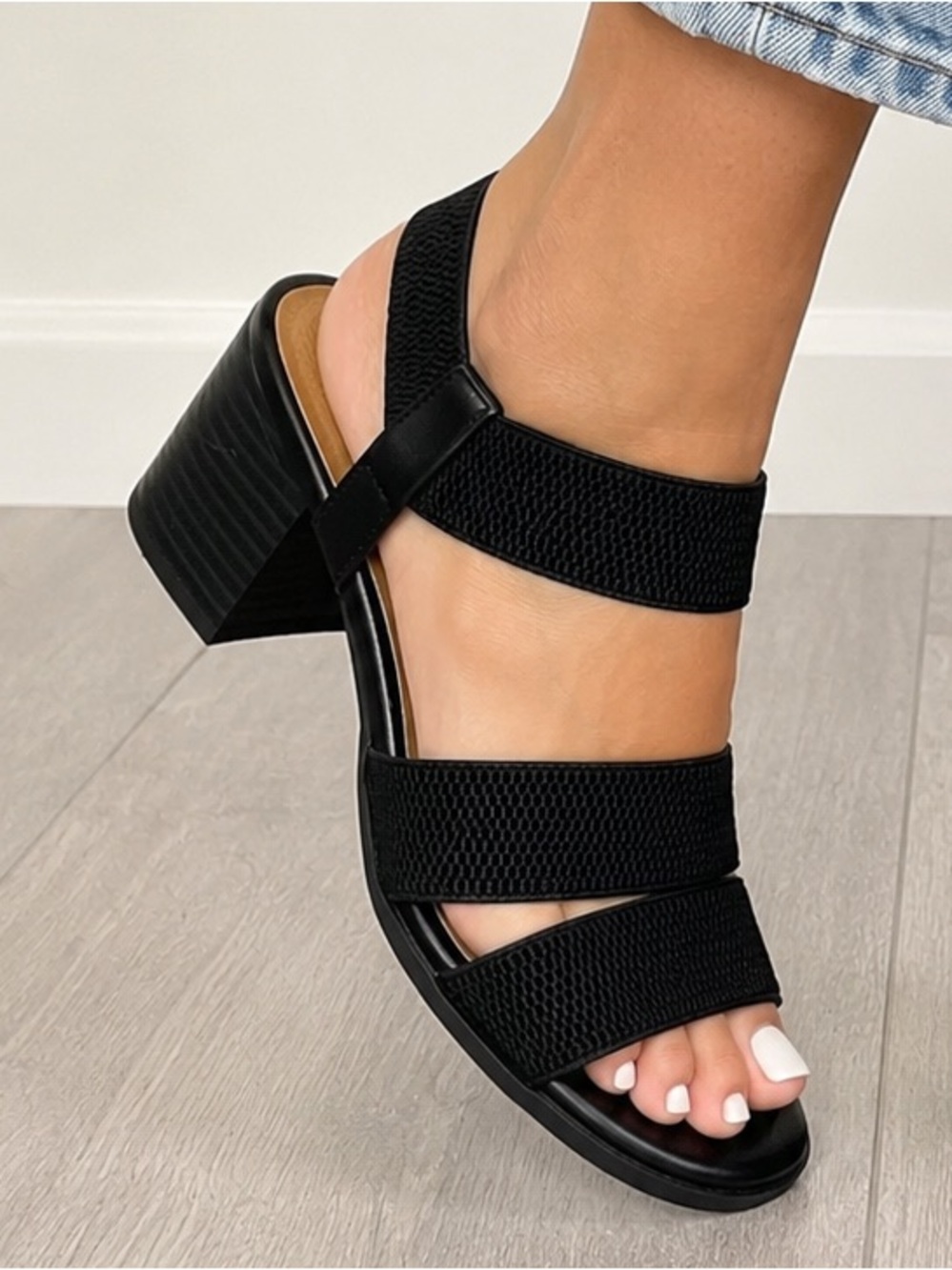 NWOT| Tommy Bahama Black Elastic Strap Sandals  
Comfortable Square Heel| US 7